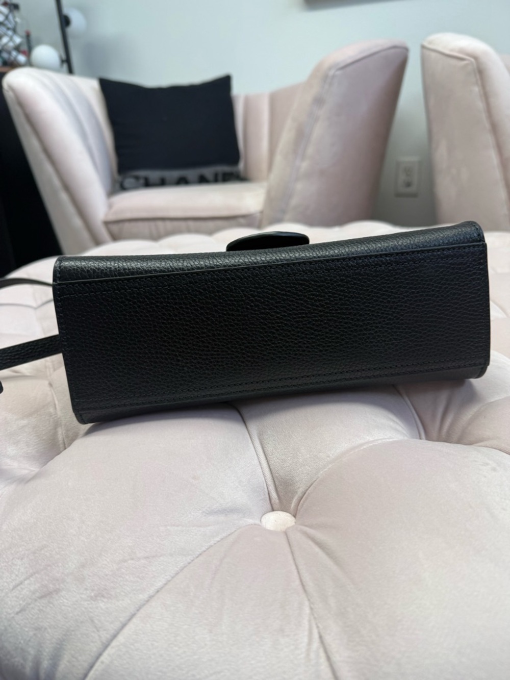 Gucci Black Top Handle Satchel with Gold GG - Picture 4 of 5